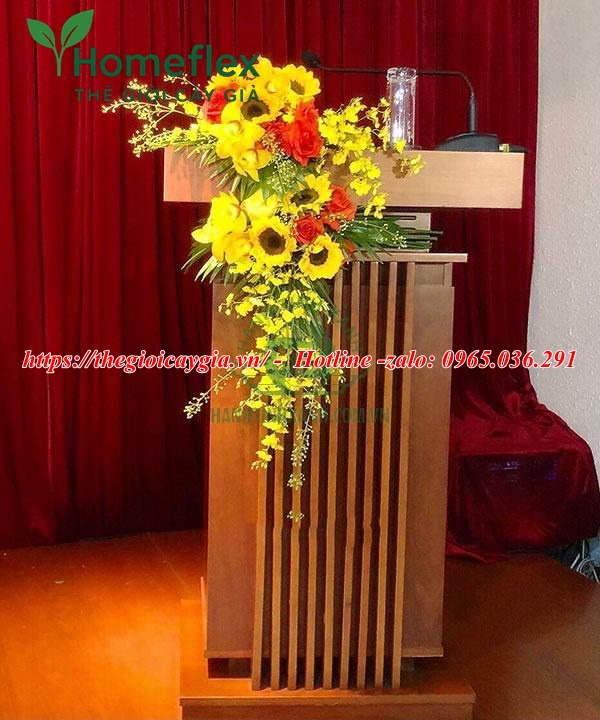 Cây, hoa để bục phát biểu hội nghị đẹp
