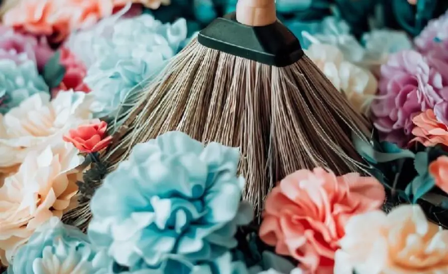 Lưu ý khi vệ sinh và bảo quản hoa giả