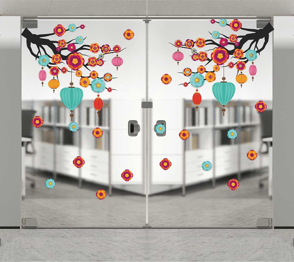 DECAL TRANG TRÍ TẾT HOA KHOE SẮC THẮM CÙNG LỒNG ĐÈN ĐỦ MÀU