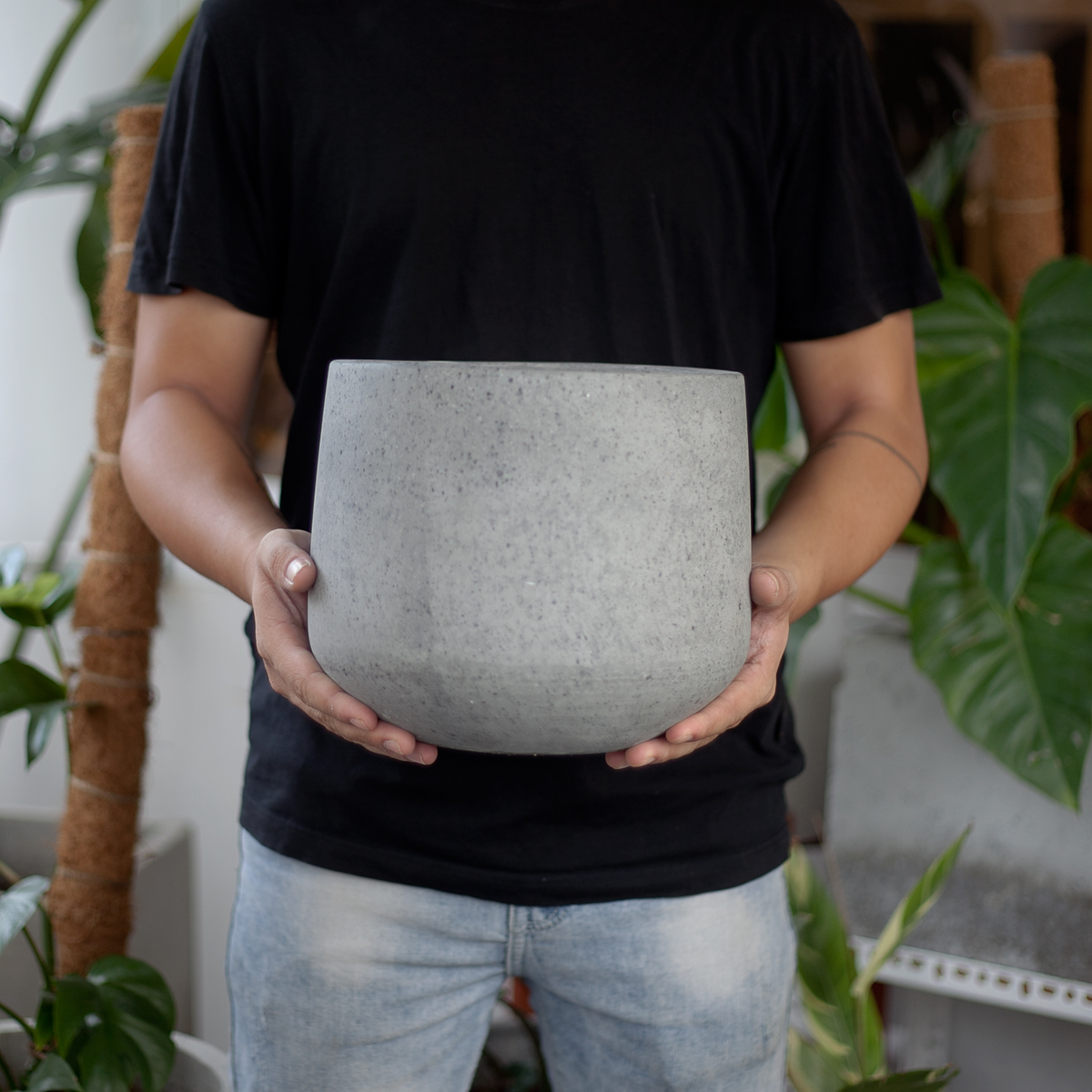 BC240 3 - Chậu xi măng tròn bo đáy