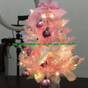 Cây thông noel màu hồng