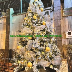 Cây thông noel màu vàng