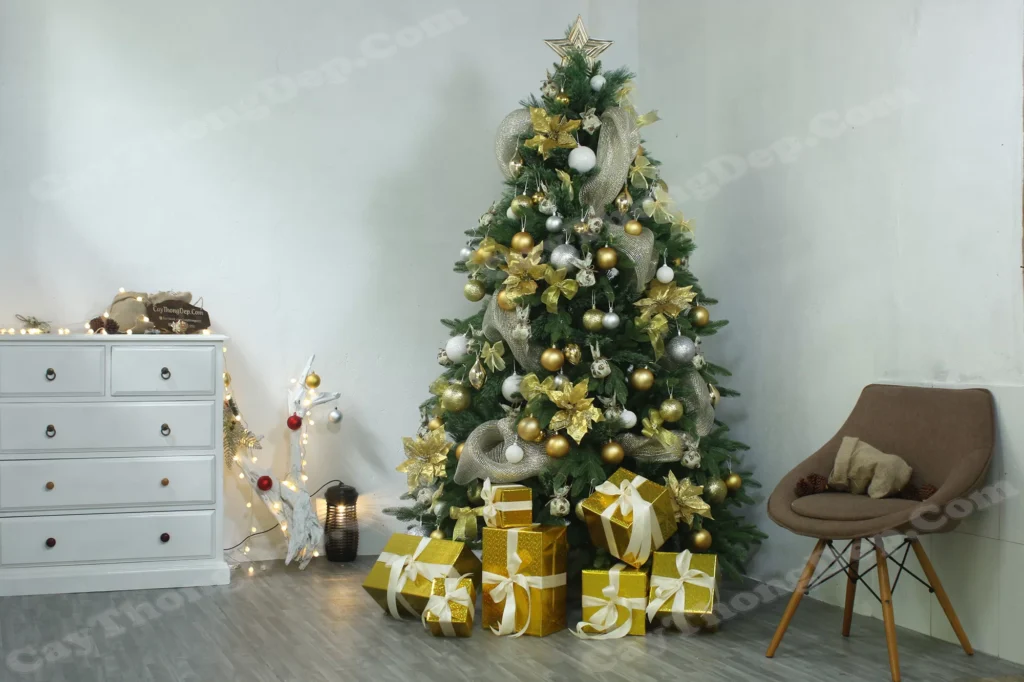Cây thông noel màu vàng